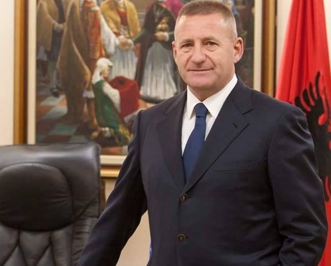 Ndoka shpërthen ndaj kritikëve të Bashës: Parfumoseshit me po*** e Berishës