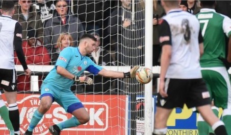 Njëri thyen gishtat e tjetri zhduket në drejtim të paditur, njihuni me ekipin që ka ngelur pa portier