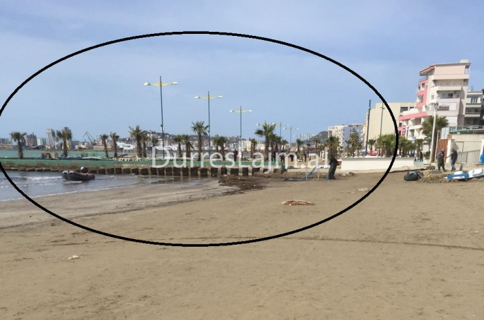 Sezoni turistik është në prag, por ja çfarë ndodh në plazhin e Durrësit (FOTO)