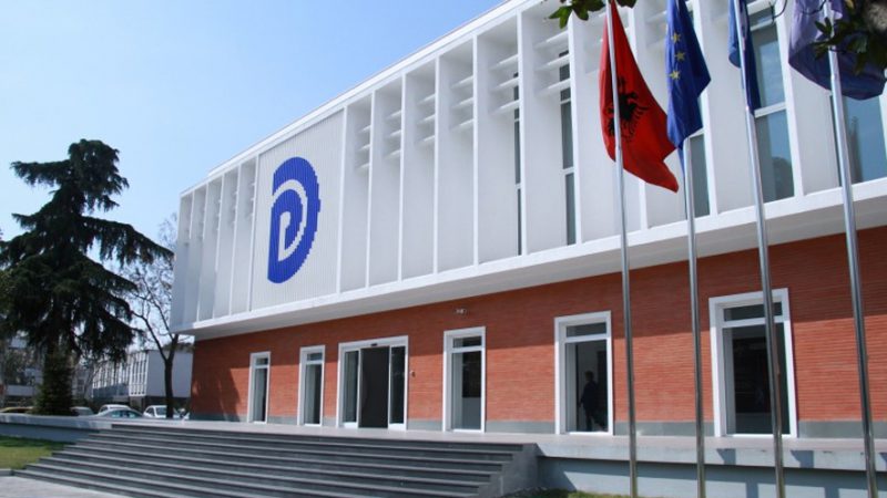 Reagon policia e Shtetit për mosbindjen civile të opozitës