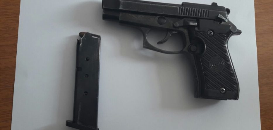 Po lëvizte me pistoletë, arrestohet 25-vjeçari