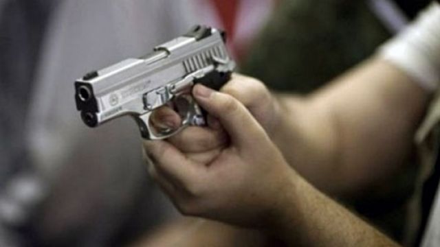 Të shtëna me armë zjarri, tre vëllezër plagosin rëndë një person