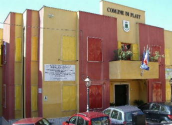 Qeveria shkrin bashkinë, për të katërtën herë e kapur nga mafia