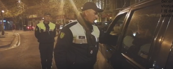 Drejtonin makinën të dehur, 5 në pranga. Mes tyre dhe një femër (VIDEO)