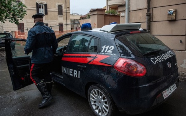 Ndërhyn për të ndarë sherrin, shqiptari qëllon me thikë adoleshentin italian