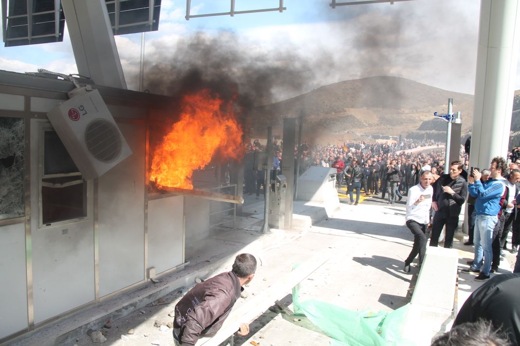 Në kërkim për protestën e dhunshme, kapet durrsaku i akuzuar për 3 vepra penale