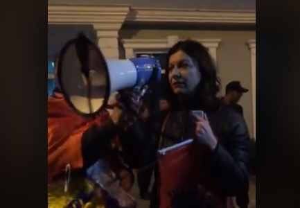 Protestë tek Policia e Tiranës kundër Ramës dhe arrestimeve në Kukës (VIDEO)