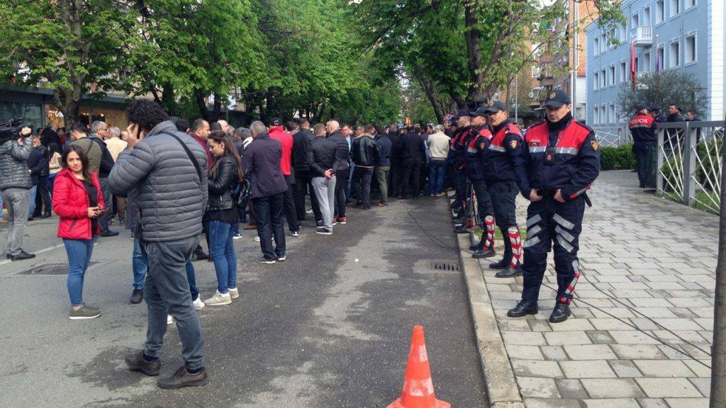 Policia e Tiranës procedon 15 protestues: Tubim i paligjshëm