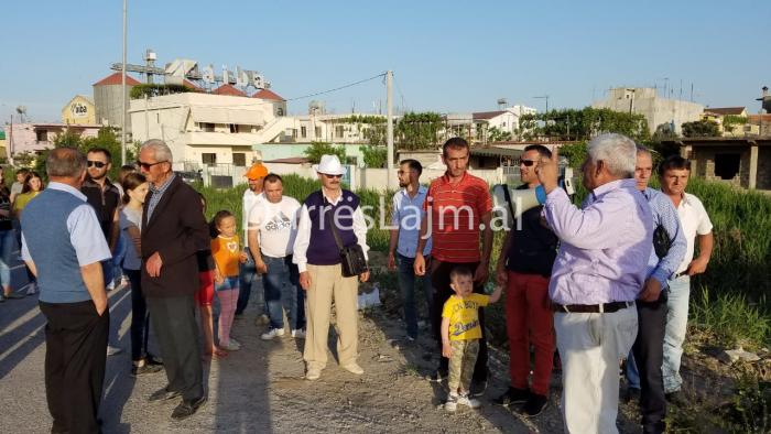 Durrës, banorët ngrihen në protestë për ndotjen mjedisore (FOTO)