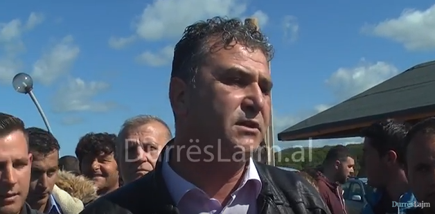 Protestë kundër prishjes së ndërtimeve në Spille, operatorët: Do mbetemi pa punë! (VIDEO)