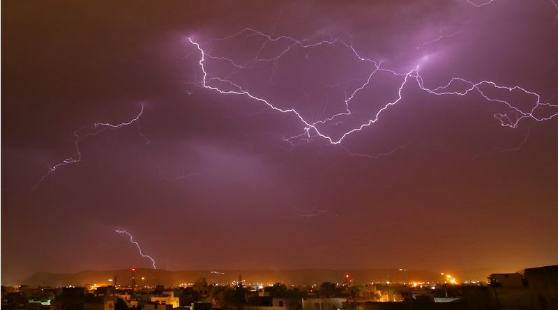 36 000 rrufe në 13 orë vrasin 9 persona