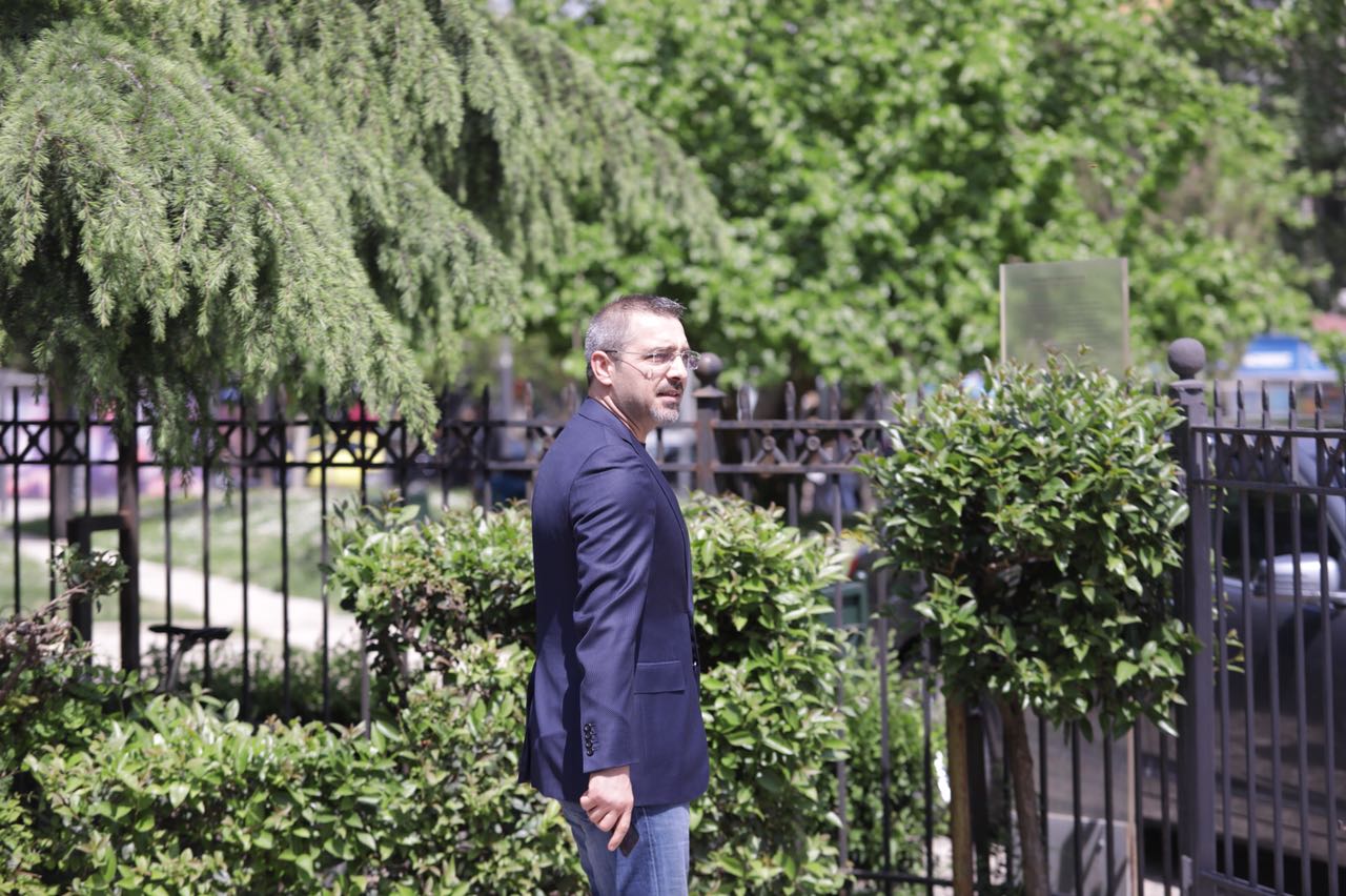 Shpërthen Saimir Tahiri: Nuk ka bir nëne e bir kurve që do më pengojë!