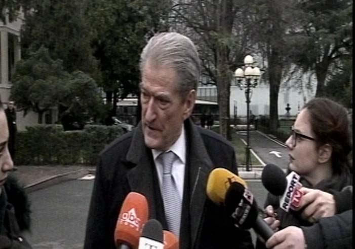 PD braktis seancën: Pas Tahirit merrni edhe Habilajt e Balilajt në Parlament!