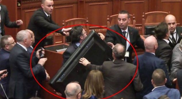 Mori tv dhe tentoi t’ja hedhë Ramës, reagon për herë të parë deputeti i Durrësit