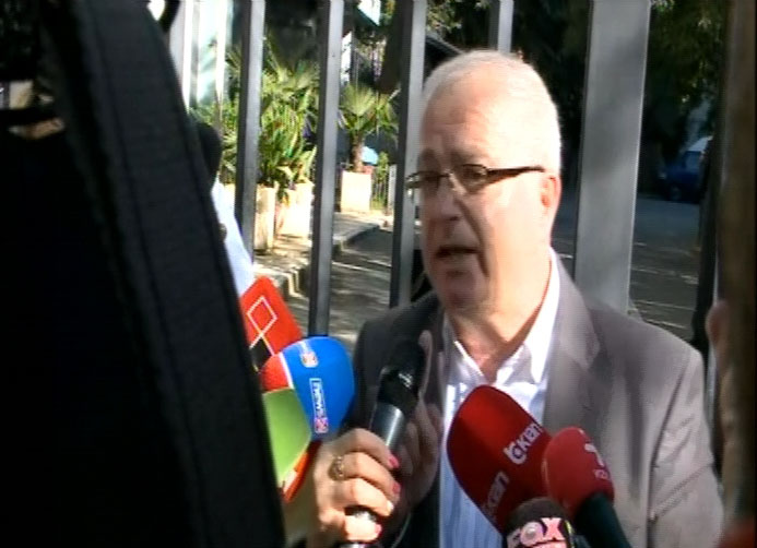 Përplasje me policinë në Gjykatë, deputeti i PD-së i gjakosur: Rama nuk do ia dalë!