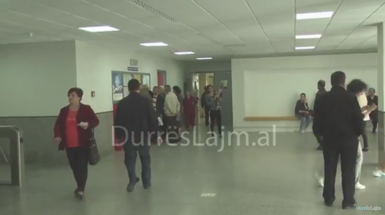 Urgjenca e spitalit të Durrësit, në ditët e saj më të këqia! (VIDEO)