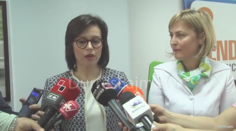 Drejtoresha e përgjithshme inspekton Tatimet në Durrës, jep mesazhe për biznesin (VIDEO)