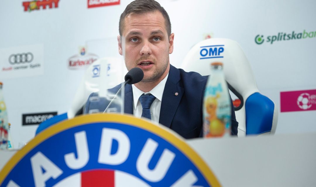 Tifozët sulmojnë lojtarët, presidenti i Hajdukut të Splitit jep dorëheqjen