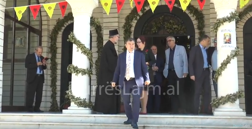 Urimet e politikanëve të Durrësit për Pashkë (VIDEO)