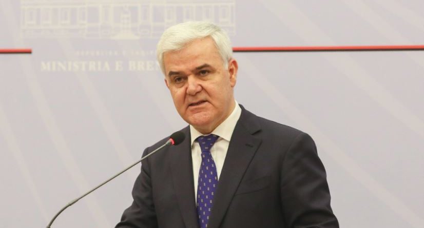 Bllokimi i rrugëve nga opozita, reagon Xhafaj: Protestë e paligjshme, vlerësim për punën e policisë