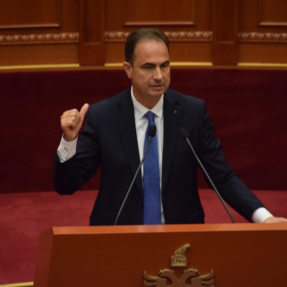 Ironia e deputetit demokrat: Ja 9 bandat që ka goditur Rama