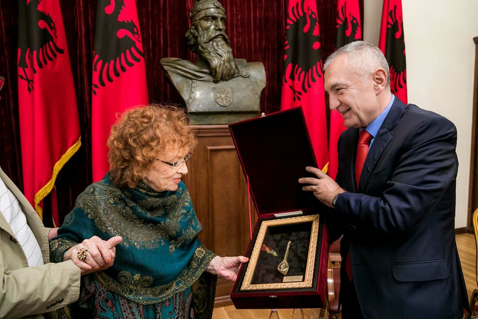 Nexhmije Pagarusha feston 85-vjetorin, Presidenti Meta: E papërsëritshme!