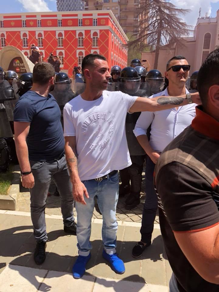 Rreperi që nuk mungon asnjëherë në protestat e PD-së: Kundër dhunimit të policëve!