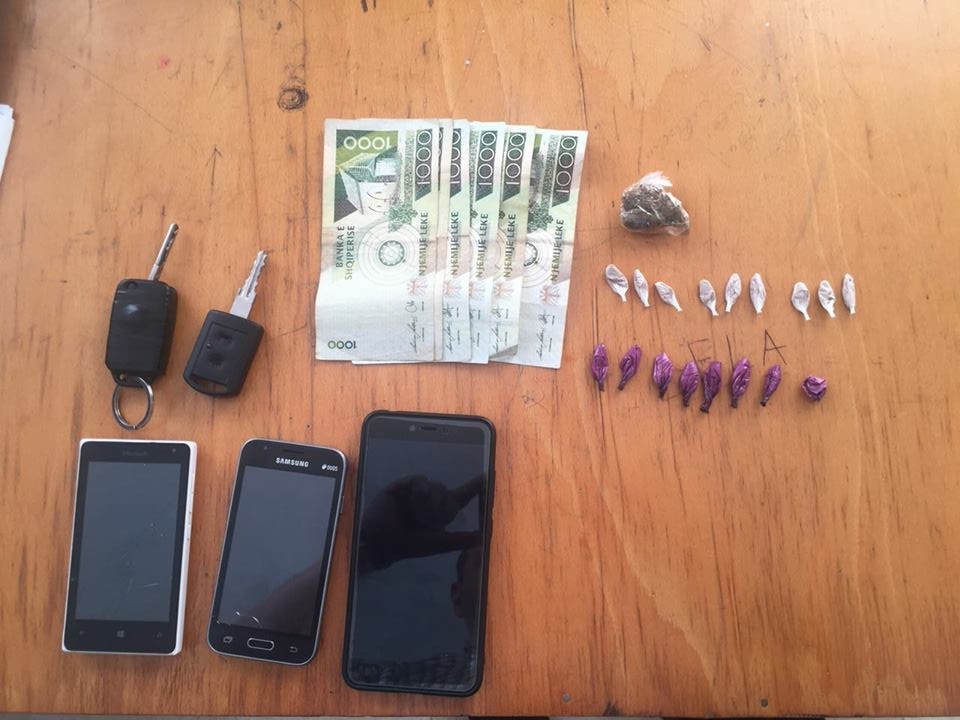 EMRAT/ Sekuestrohen heroinë dhe armë, 4 në pranga