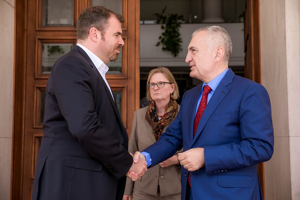 Presidenti Meta takon deputetin gjerman: Hapja e negociatave nxit zbatimin e reformave