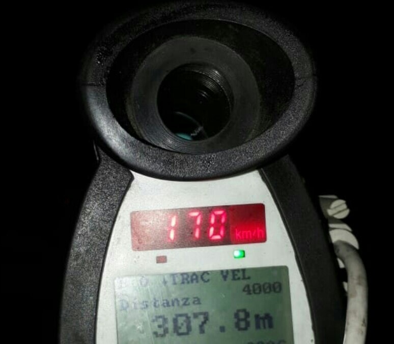 Shpejtësi marramendëse, autostrada Tiranë-Durrës kthehet në pistë aerodromi… (FOTO)