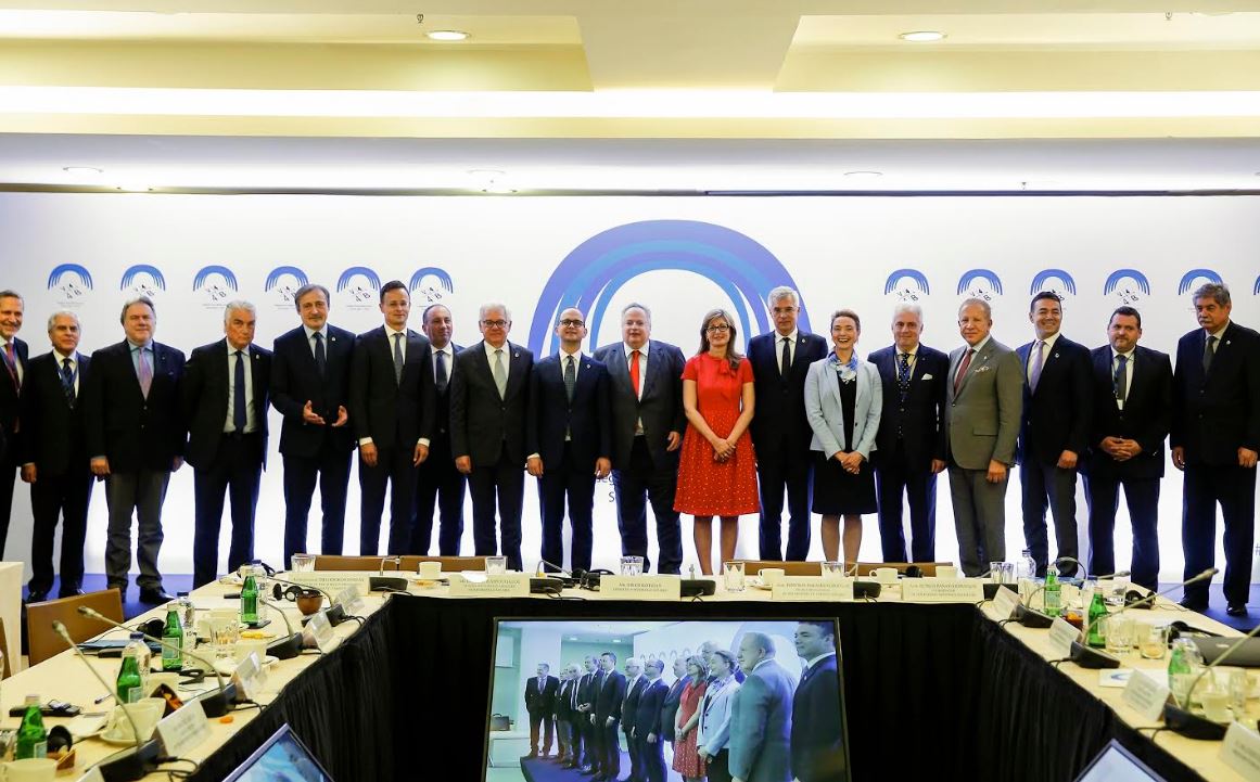 Bushati e Kotzias pritet të nënshkruajnë marrëveshjen për njohjen e patentave shqiptare