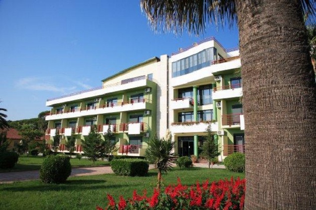 Kavaleshenca në Durrës gati për pushuesit, hap tender miliona lekë për të blerë peshk e fruta