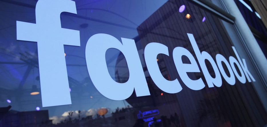 Facebook fshin 583 milionë llogari të rreme