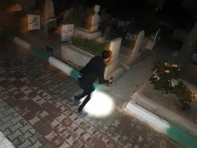 Banorët të frikësuar: Një vajzë vjen çdo natë në varreza dhe qan, pastaj zhduket