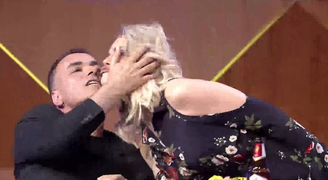 Kejvina ia heq trurin Çanit: Do ta puth në b*th*, por s’ka guxim!