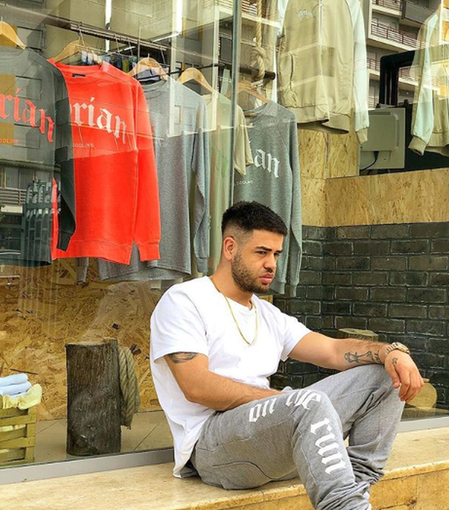Noizy i fiksuar pas këngëtares së famshme (FOTO)