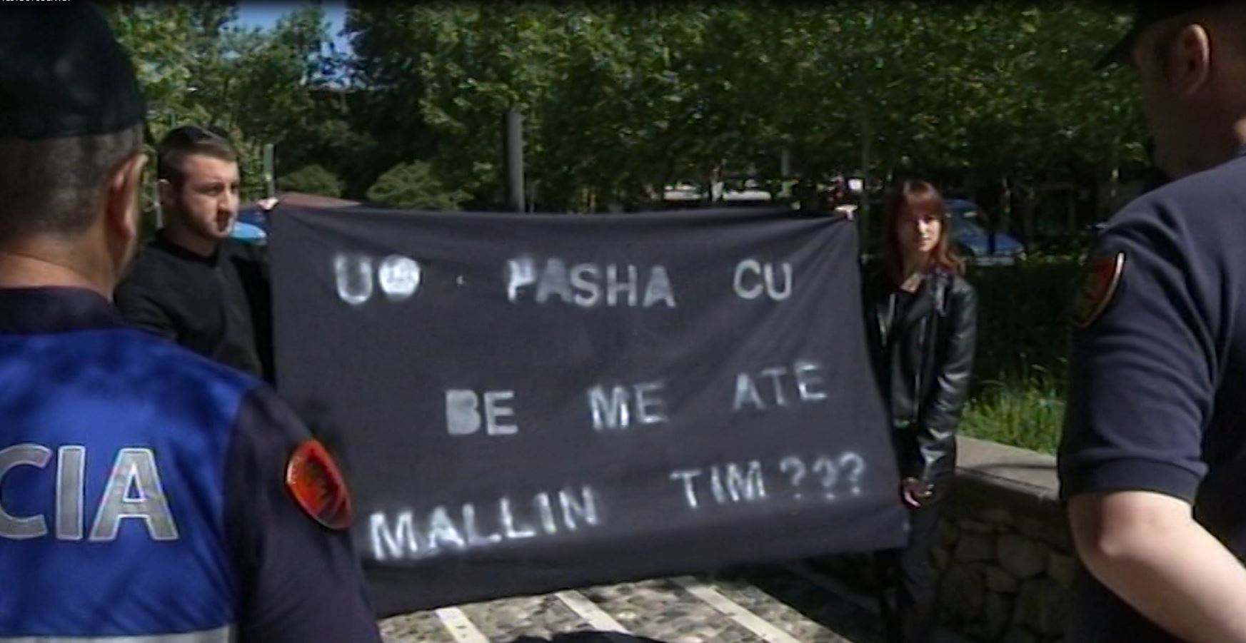 “O pasha ç’u bë me mallin tim”, studentët protestojnë para Parlamentit