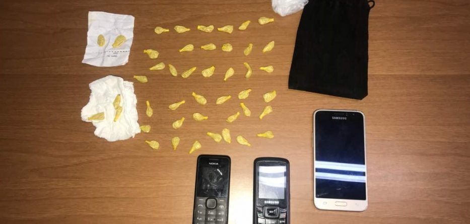 Emrat/ Shisnin heroinë në gjimnaze, arrestohen në flagrancë 3 të rinj, mes tyre 1 vajzë