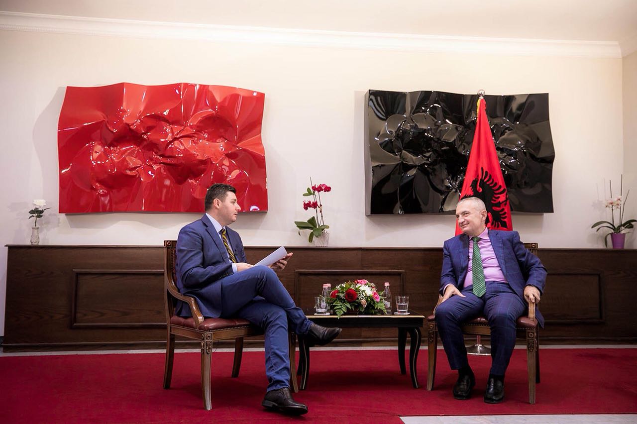 Donald Lu kërkoi arrestimin e Metës? Ja çfarë thotë Presidenti