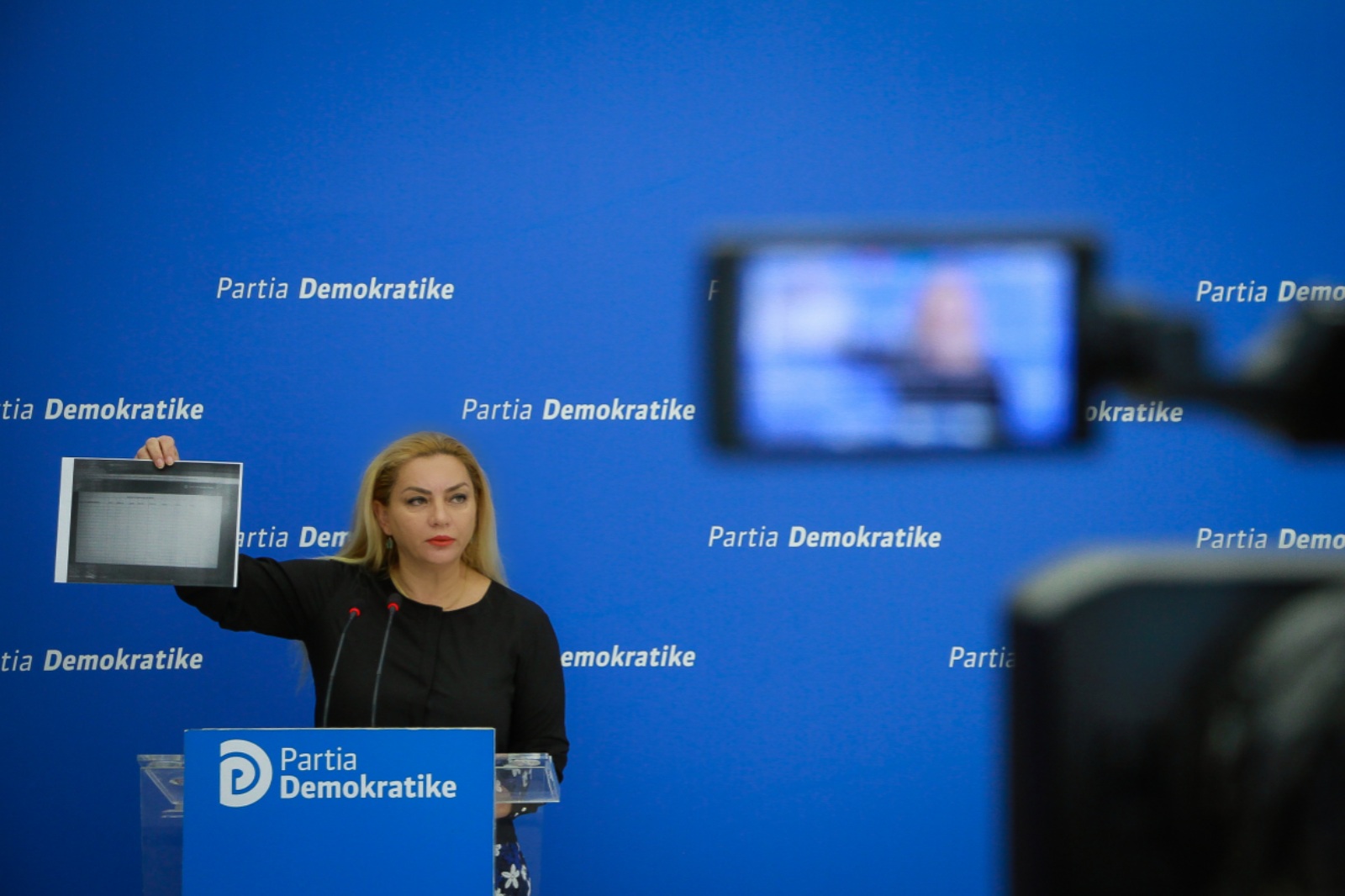 PD nuk mjaftohet me tërheqjen e Nikollës: Do shkosh në gjyq për abuzim me të dhënat personale të prindërve