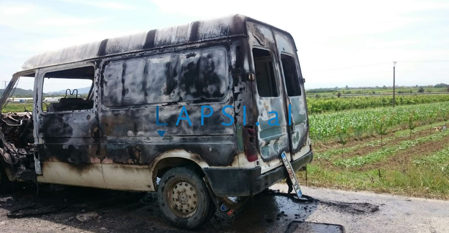 Digjet furgoni me bukë, shpëtojnë mrekullisht burrë e grua