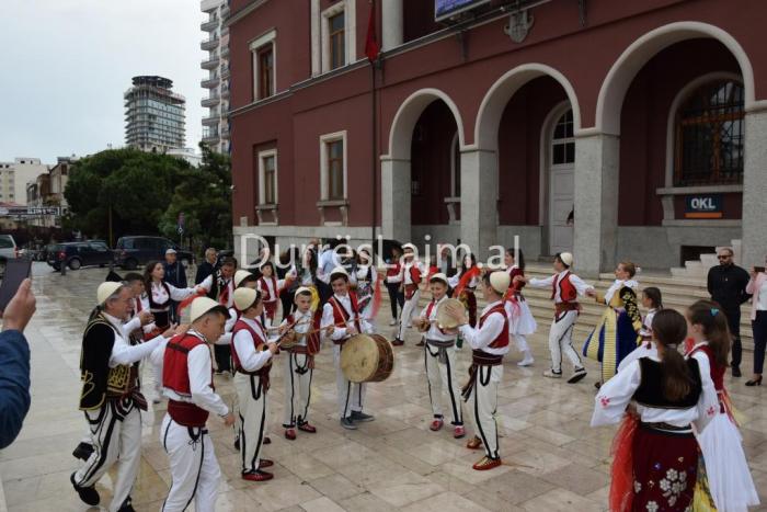 Delegacioni arbëresh merr pjesë në festën dy ditore për ditëlindjen e Skënderbeut (VIDEO)