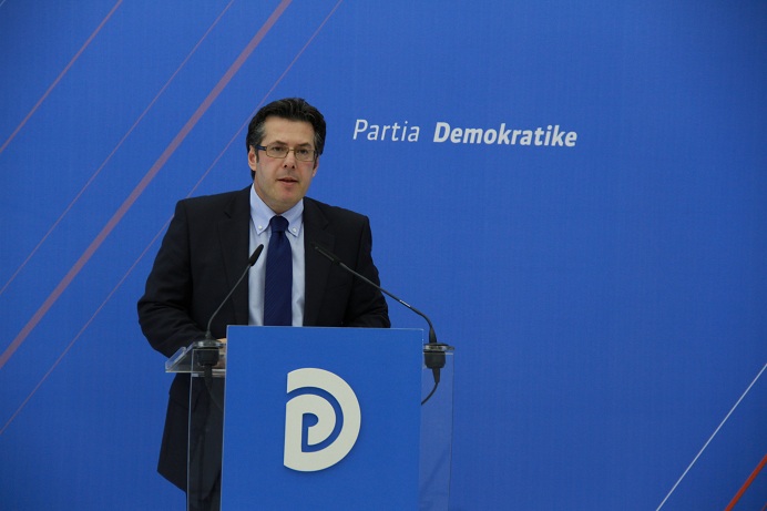 Paloka “dhëmb për dhëmb” me Ramën, i numëron “xhevahiret” e partisë me emra