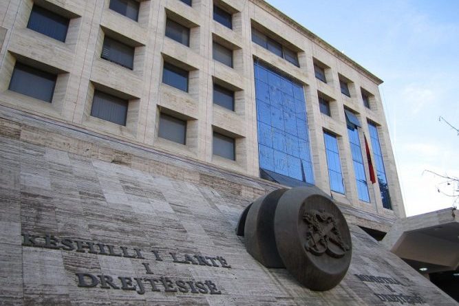 Ministria e Drejtësisë kërkon shkarkimin e 4 gjyqtarëve, mes tyre edhe ai i Durrësit (EMRAT)