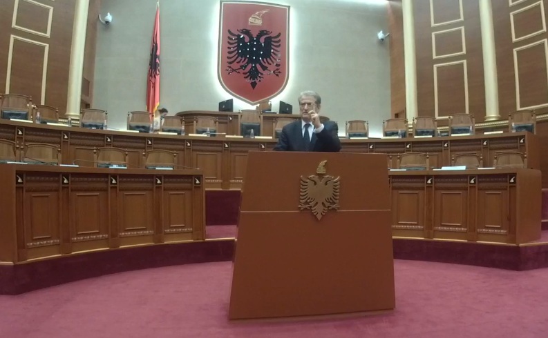 Berisha nga foltorja e Kuvendit: Met Kanani kishte mik Gramozin, por për Ramën thoshte…