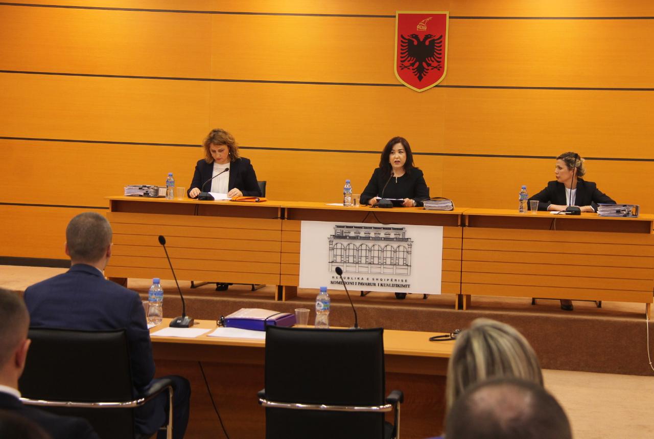 Nuk kalon Vettingun, shkarkohet gjyqtari i Kushtetueses