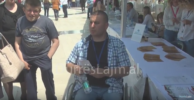 Panairi i Punës në Durrës, një stendë e veçantë për personat me aftësi ndryshe (VIDEO)