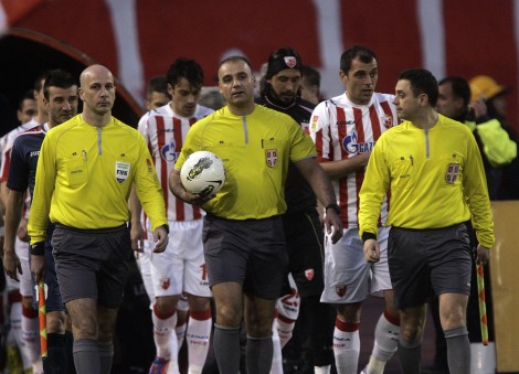 Akordoi një penallti skandaloze, arbitri serb arrestohet nga policia (VIDEO)
