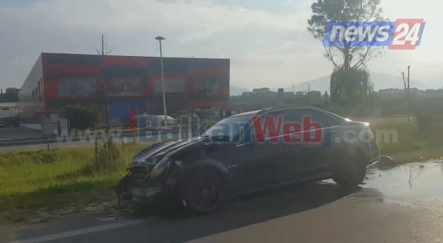 Aksident në autostradë, përplasen dy automjete, plagosen burrë e grua (VIDEO)