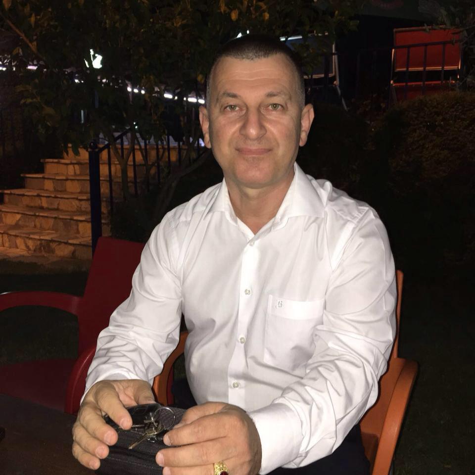 FOTO/ Cili është biznesmeni që ra sot nga kati i pestë